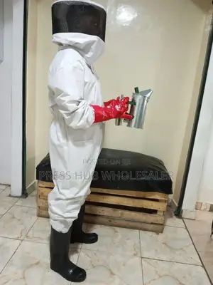 White Full-body Pvc Or Canvas Beekeeping Suit With Smoker