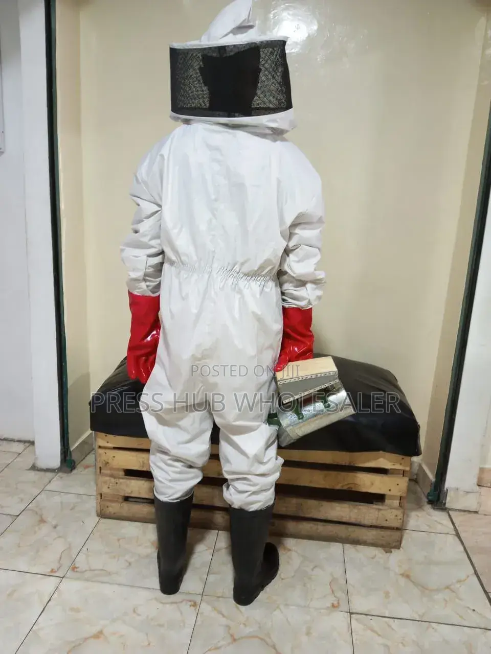 Beekeeping Suit Plus Smoker