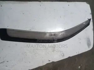 Toyota Kluger 2005 Windbreaker