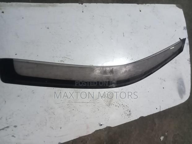 Toyota Kluger 2005 Windbreaker
