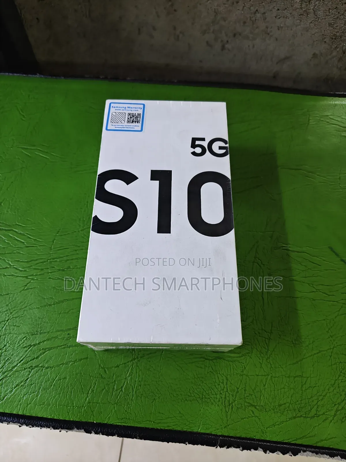 New Samsung Galaxy S10 5G 256 GB Gold