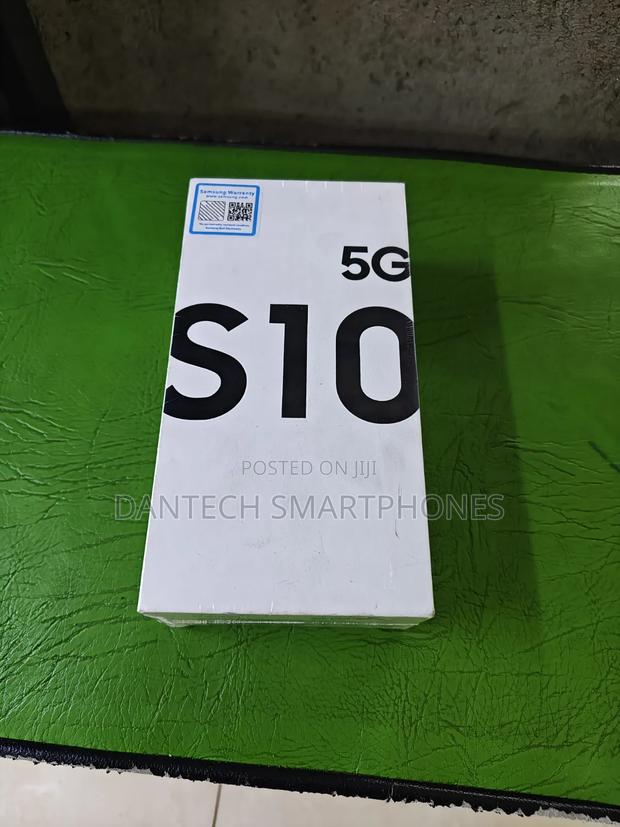 New Samsung Galaxy S10 5G 256 GB Gold