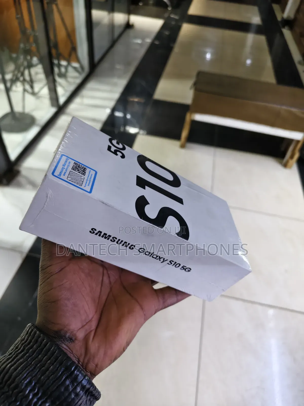 New Samsung Galaxy S10 5G 256 GB Gold
