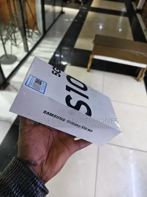 New Samsung Galaxy S10 5G 256 GB Gold