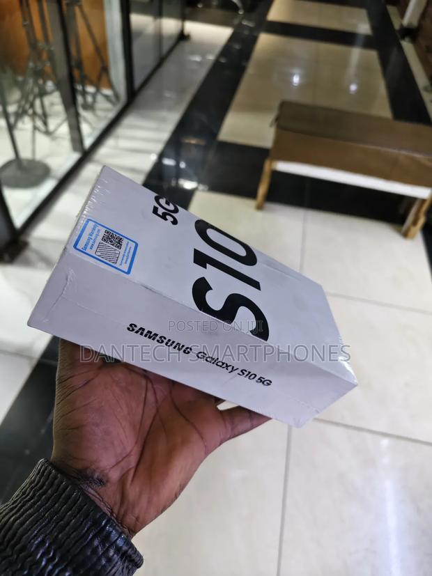 New Samsung Galaxy S10 5G 256 GB Gold - thumbnail 2