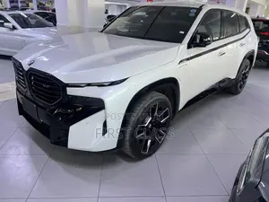 BMW XM Base AWD 2023 White