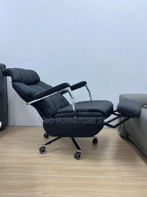 Office Chair : Executive Office Chair With Recliner Functionality - main view