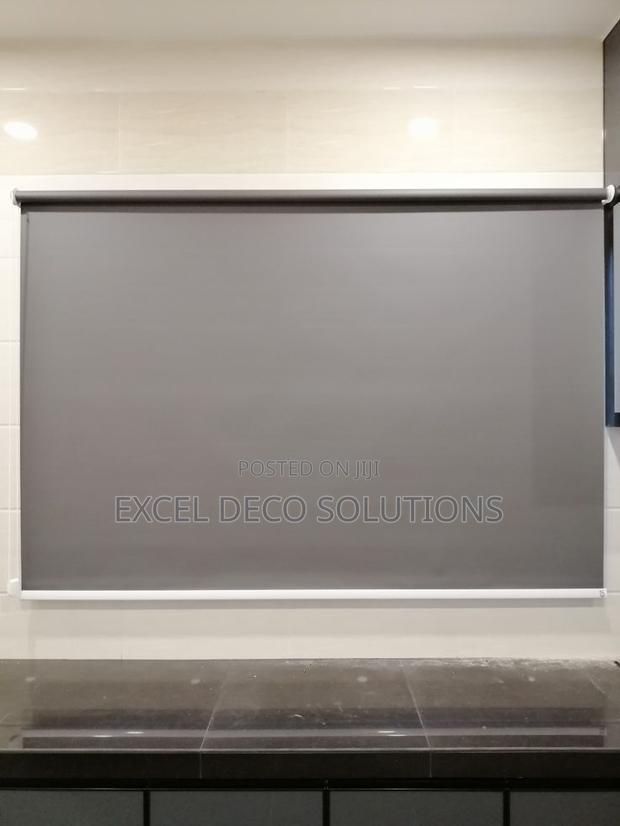 Roller Blinds With Durable Modern Window Finish