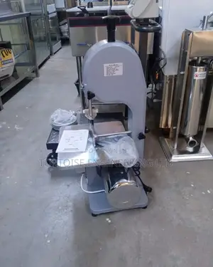 Commercial Electric Borne Saw