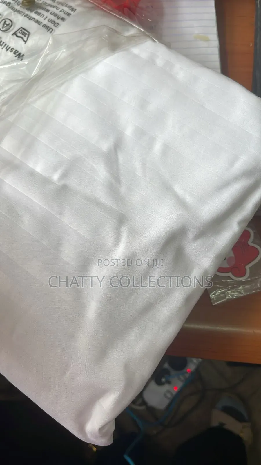 White Striped 6 by 7 Tc Duvet Cover Set With Bedsheet and Pillow Cases