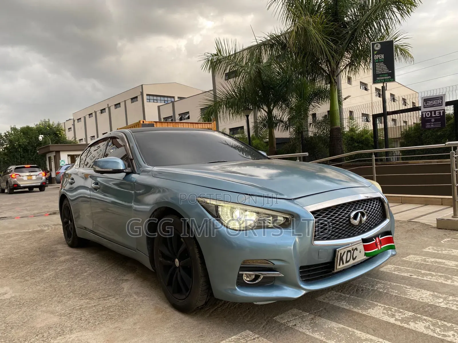 Nissan Skyline 2014 Blue