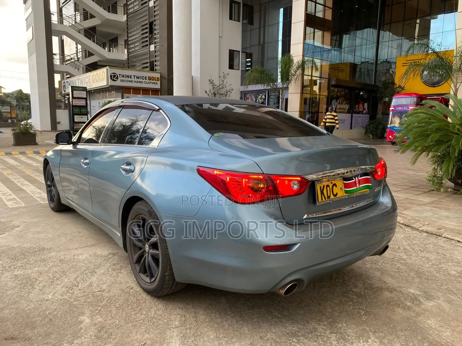 Nissan Skyline 2014 Blue