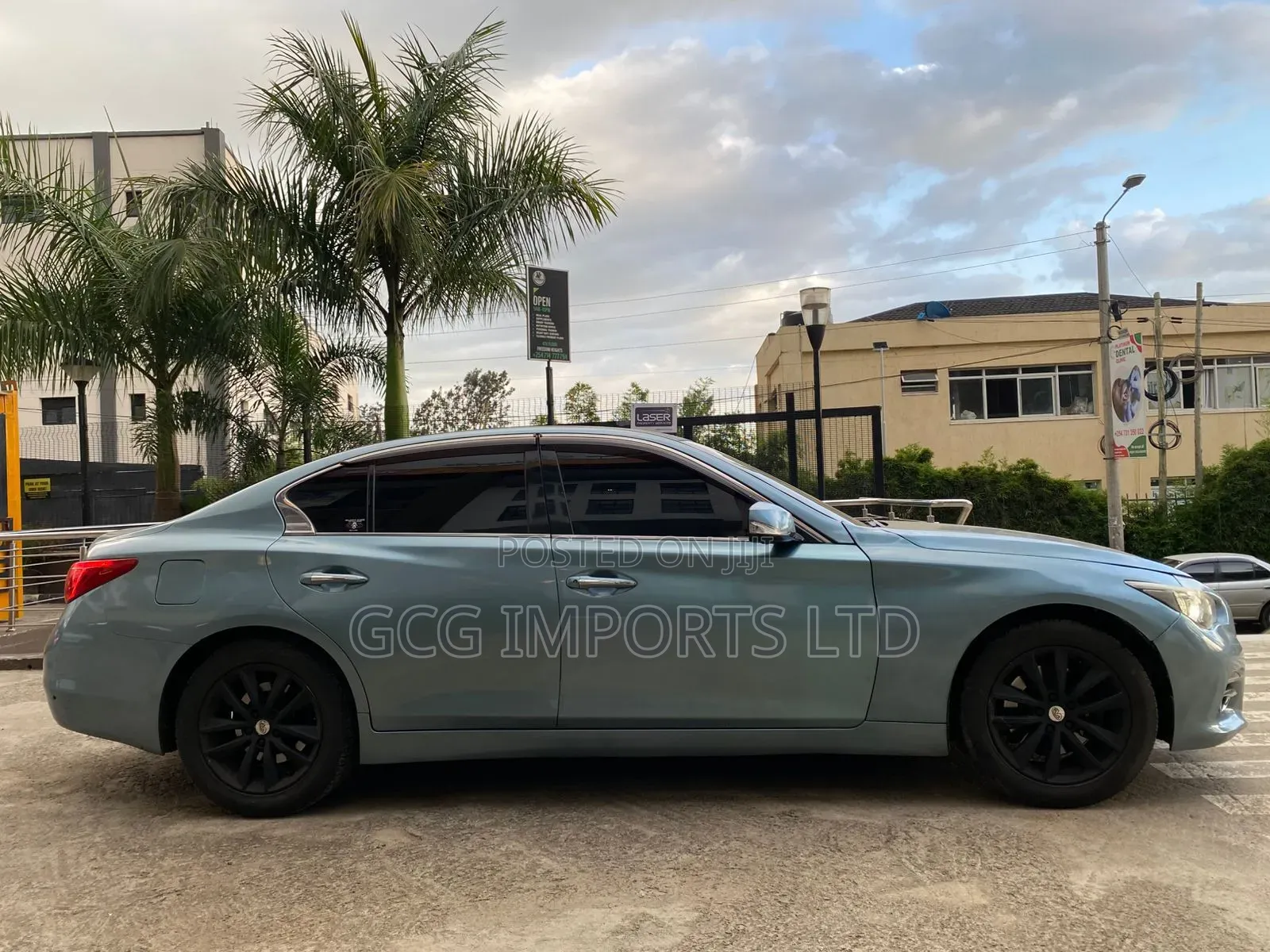 Nissan Skyline 2014 Blue