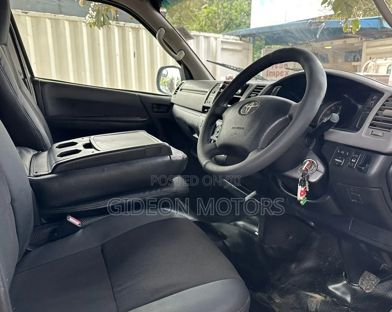 Toyota HiAce 2012 White