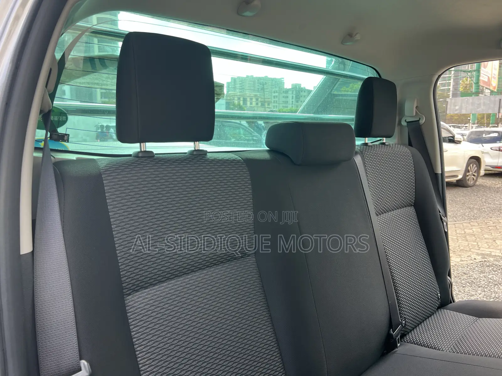 Toyota Hilux Revo Double Cab Deisel 2.4 AWD 2018 Silver