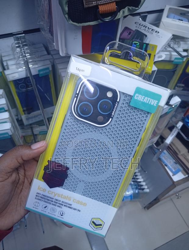 iPhone 16 Pro Max Mesh, Honeycomb-Like Pattern Case - thumbnail 2