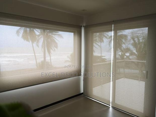 Sunscreen Roller Blinds With Elegant Modern Finish