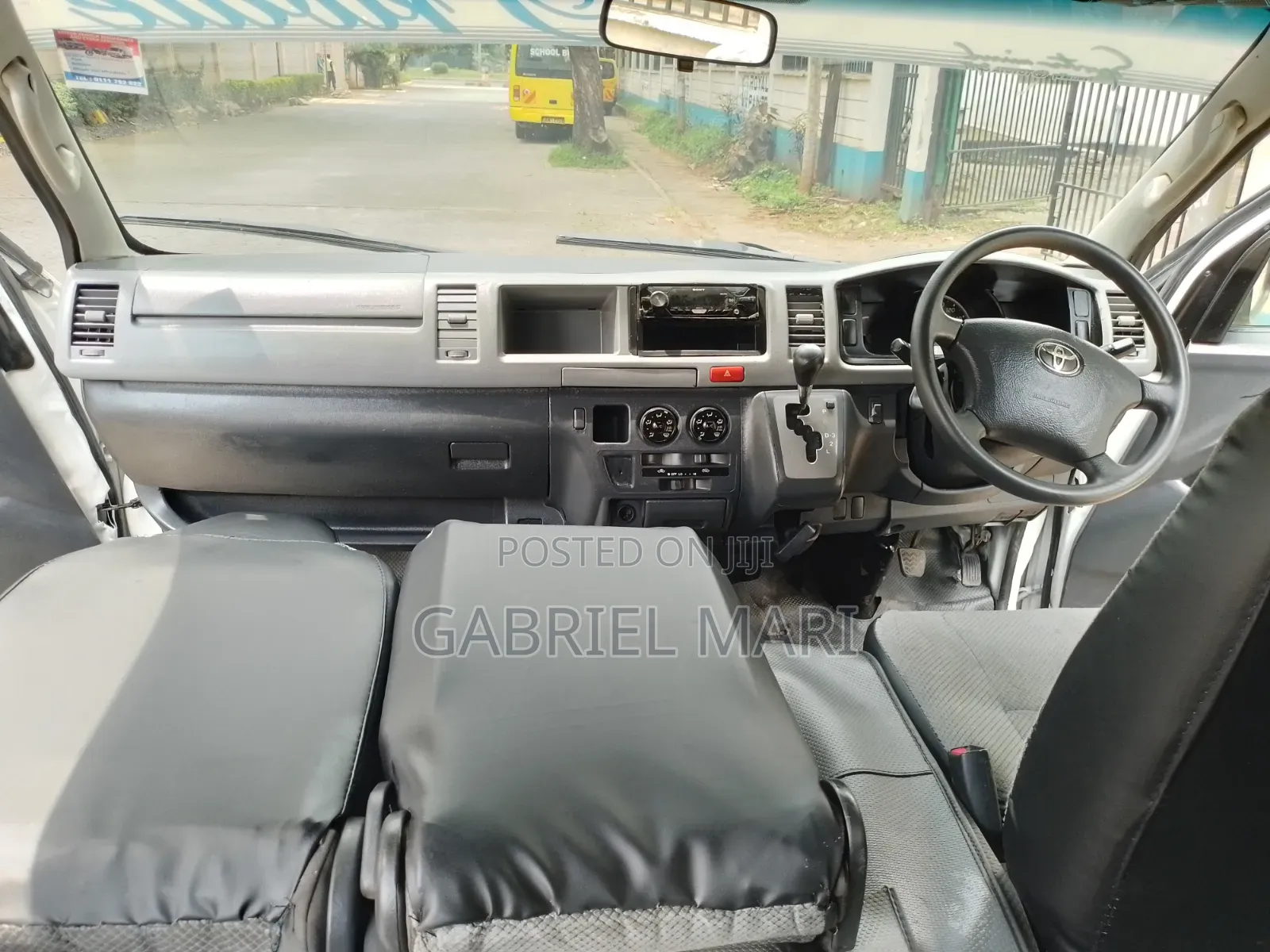 Toyota HiAce 2013 White