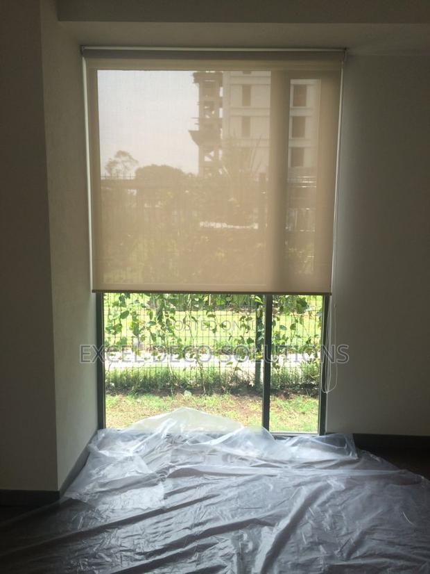 Sunscreen Roller Blinds – Elegant Light Filtering Solution