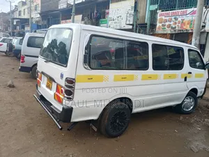 Toyota HiAce 2002 White