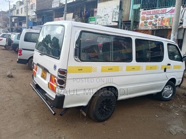 Toyota HiAce 2002 White - thumbnail 5