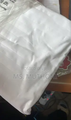 6*6 White Duvet Cover Set With Two Pillowcase and Flat Bedsheets*