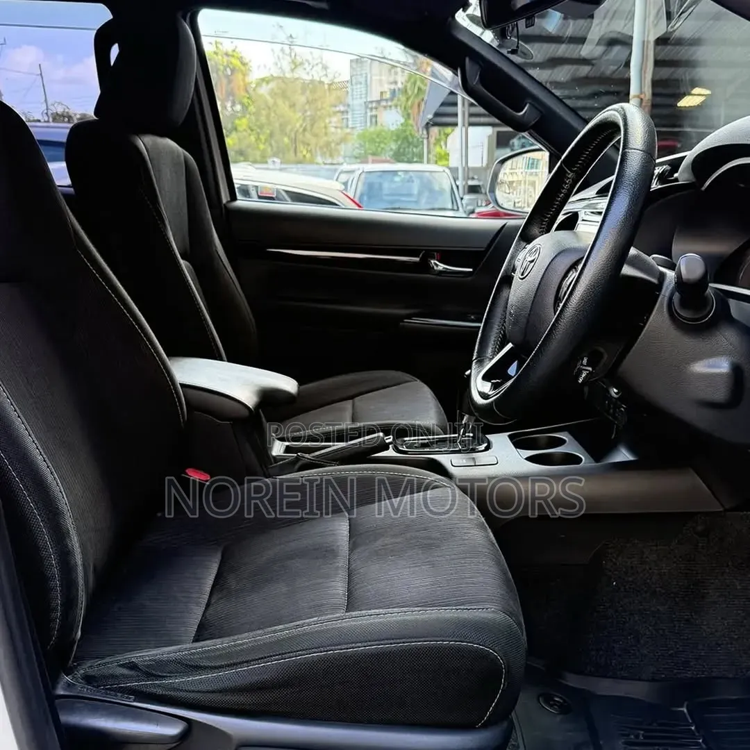 Toyota Hilux Revo Double Cab Petrol 2.7 AWD 2021 White