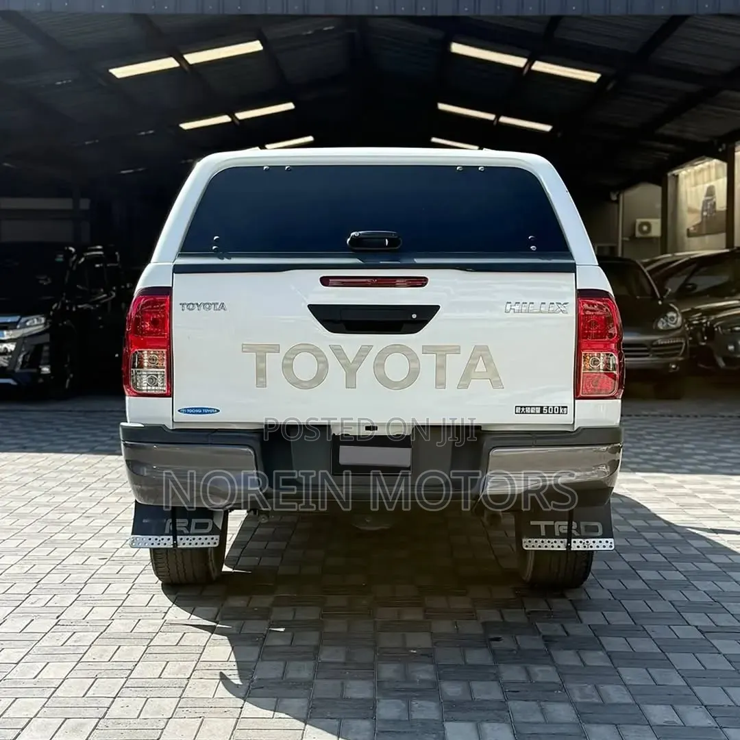 Toyota Hilux Revo Double Cab Petrol 2.7 AWD 2021 White