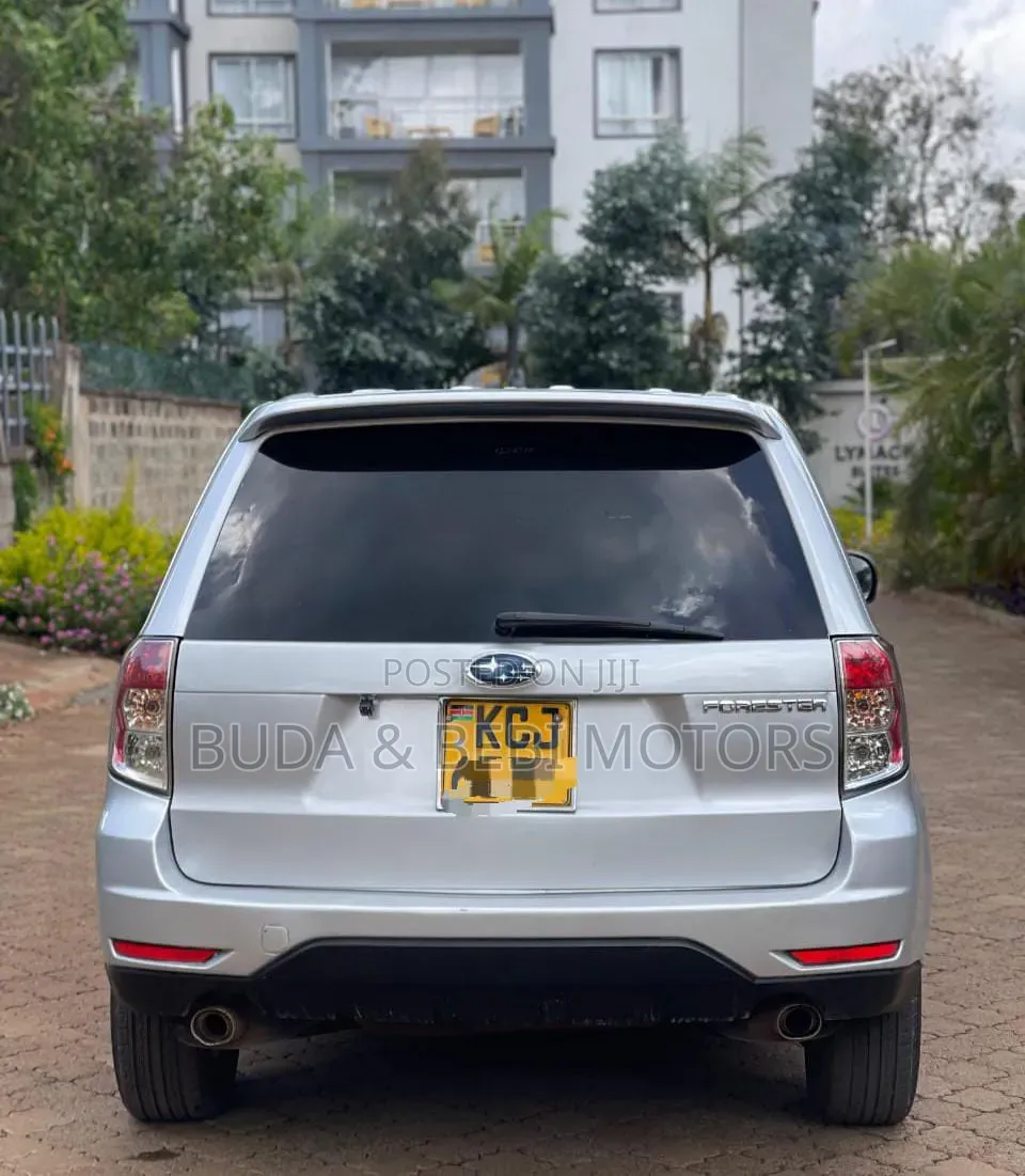 Subaru Forester 2010 Silver