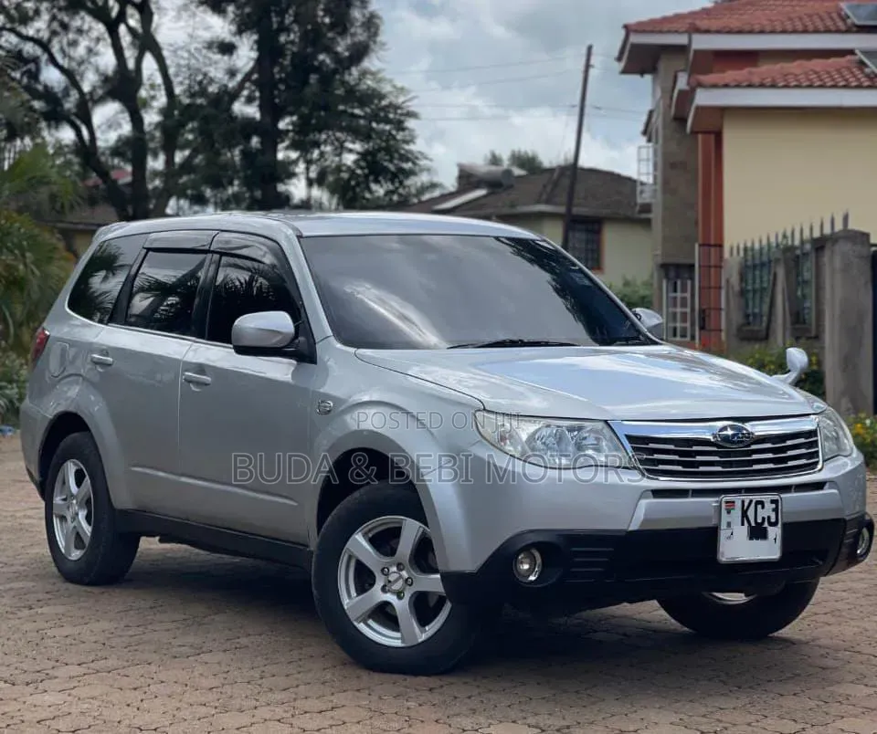 Subaru Forester 2010 Silver
