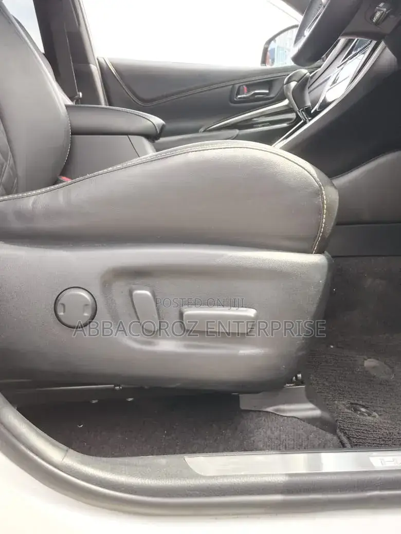 Toyota Harrier 2.0 2018 White