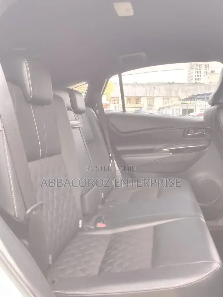 Toyota Harrier 2.0 2018 White