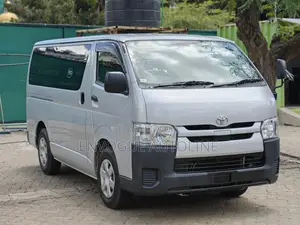 Toyota HiAce 2018 Silver