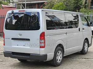Toyota HiAce 2018 Silver