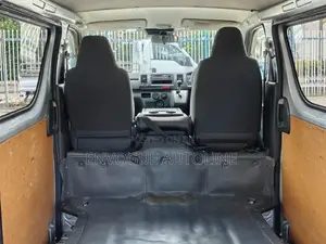 Toyota HiAce 2018 Silver