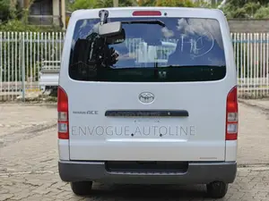 Toyota HiAce 2018 Silver