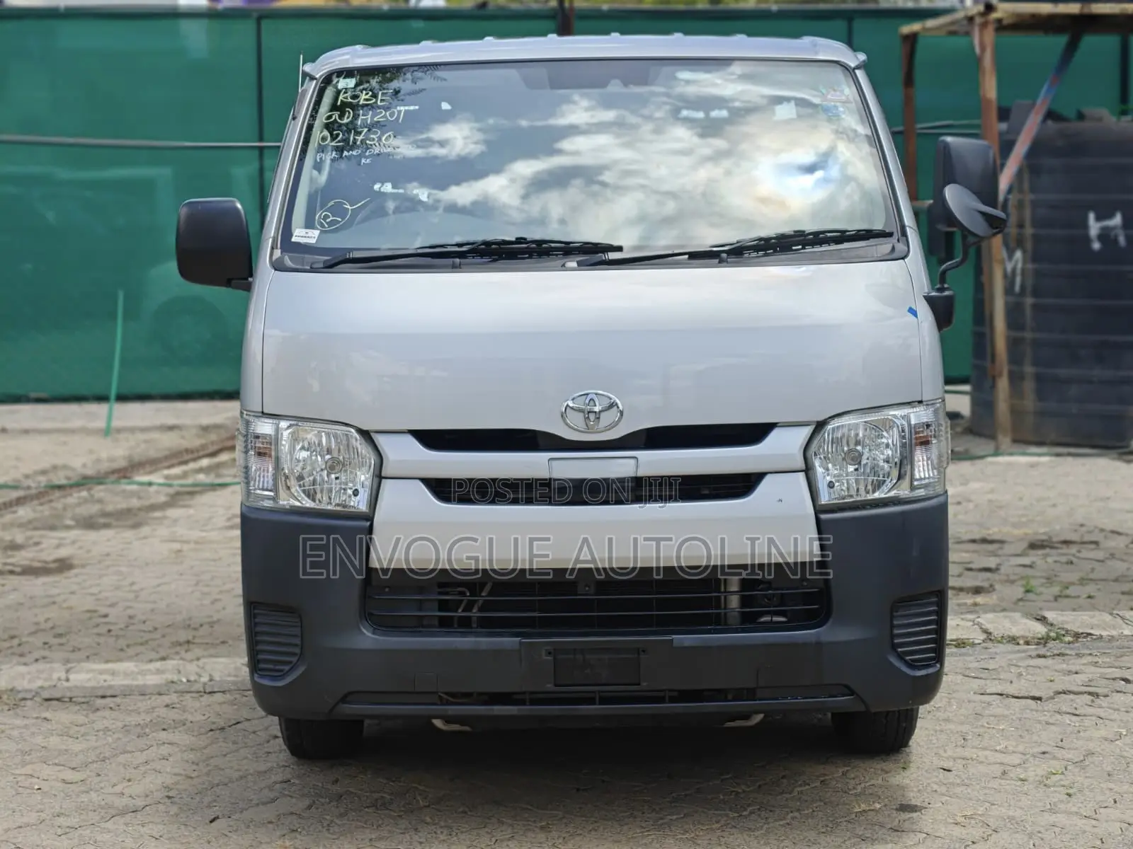 Toyota HiAce 2018 Silver
