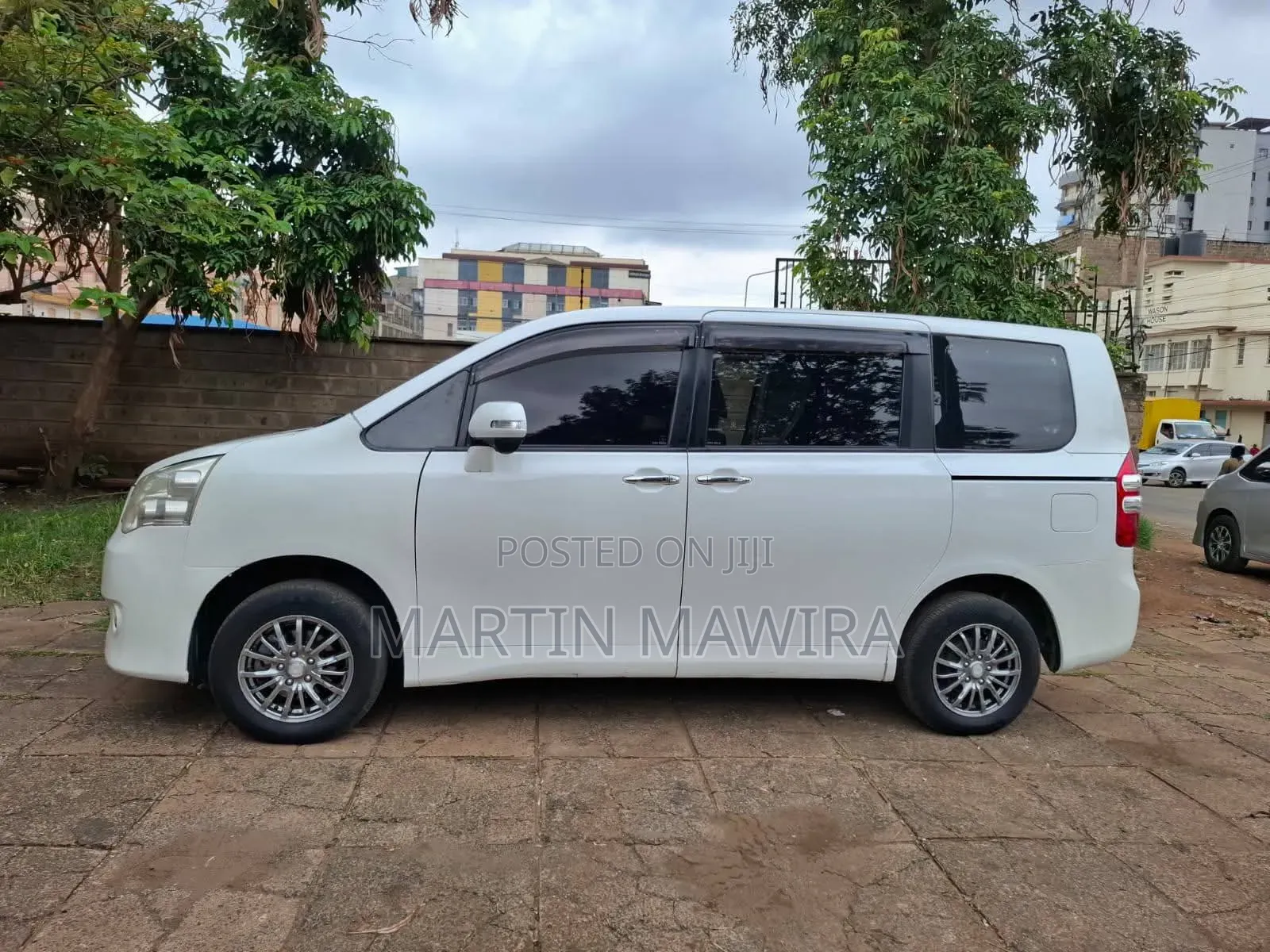 Toyota Noah 2013 White