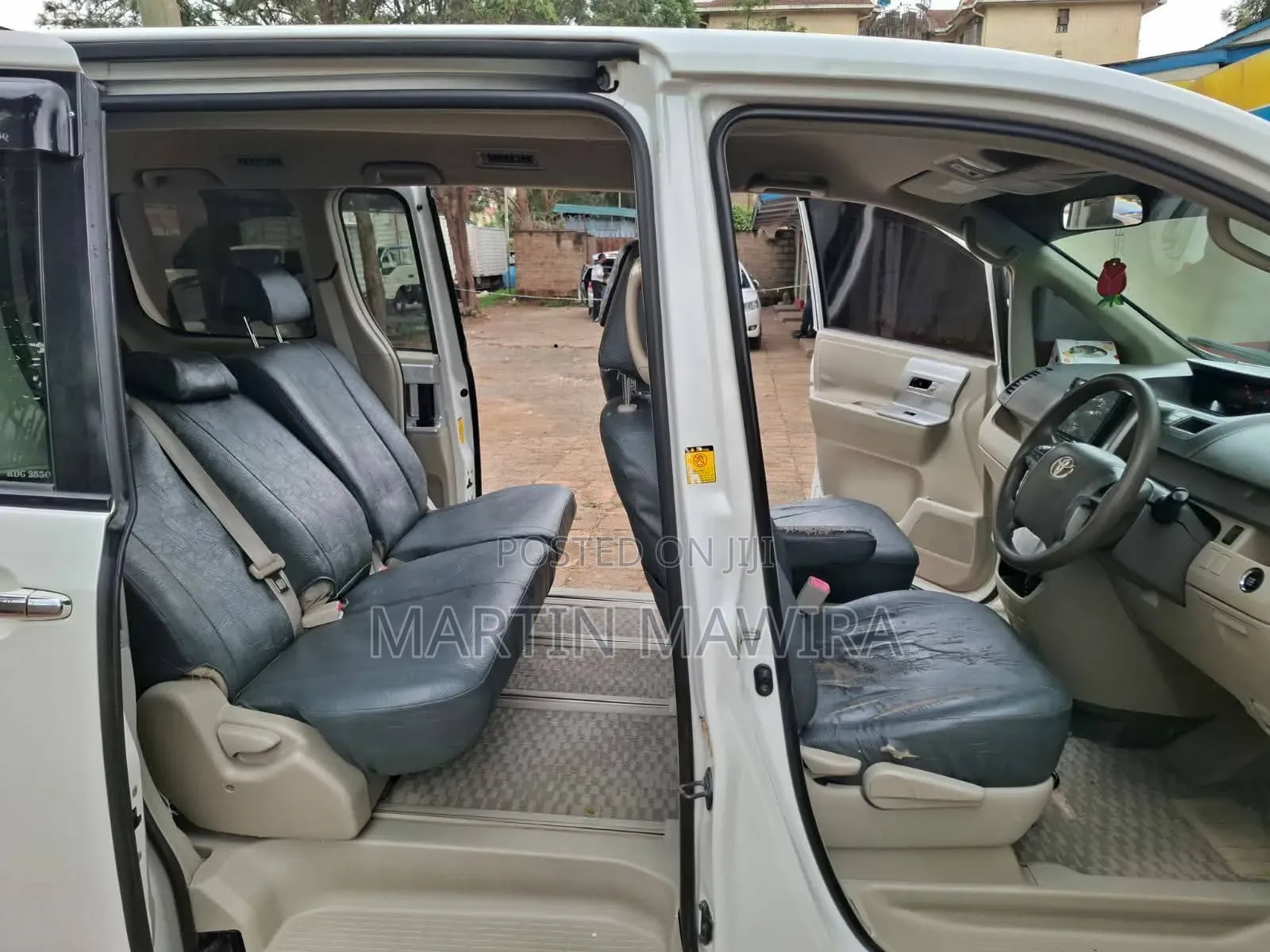 Toyota Noah 2013 White