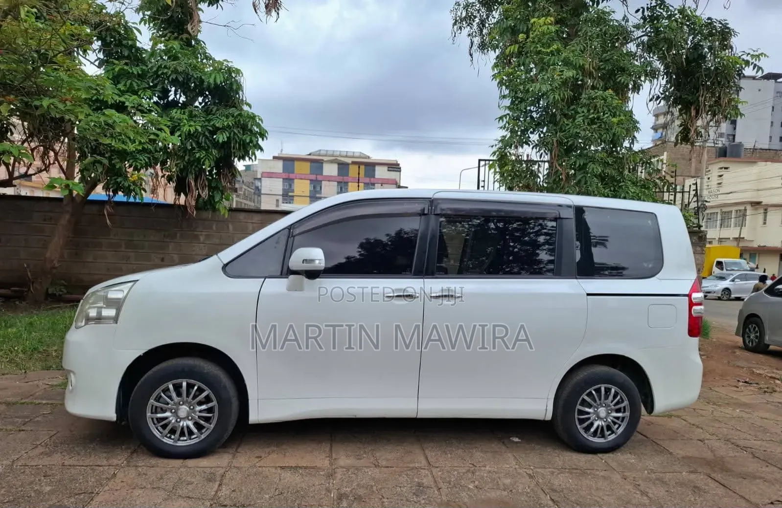 Toyota Noah 2013 White