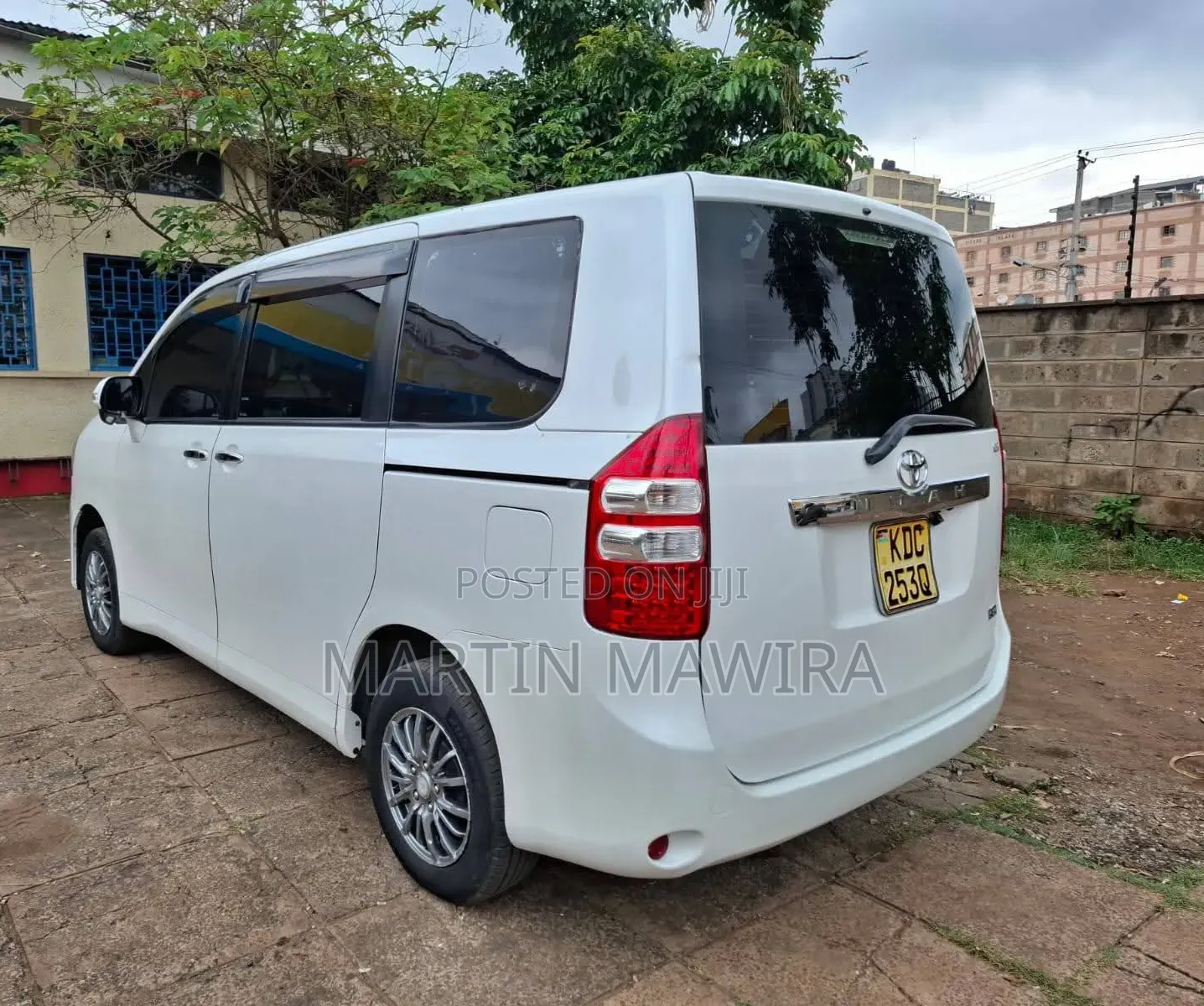 Toyota Noah 2013 White