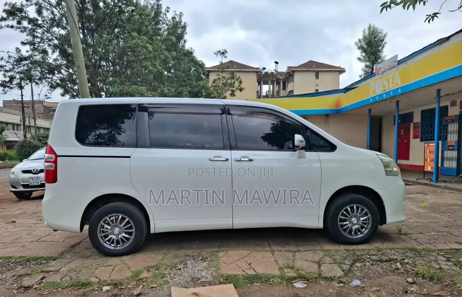 Toyota Noah 2013 White