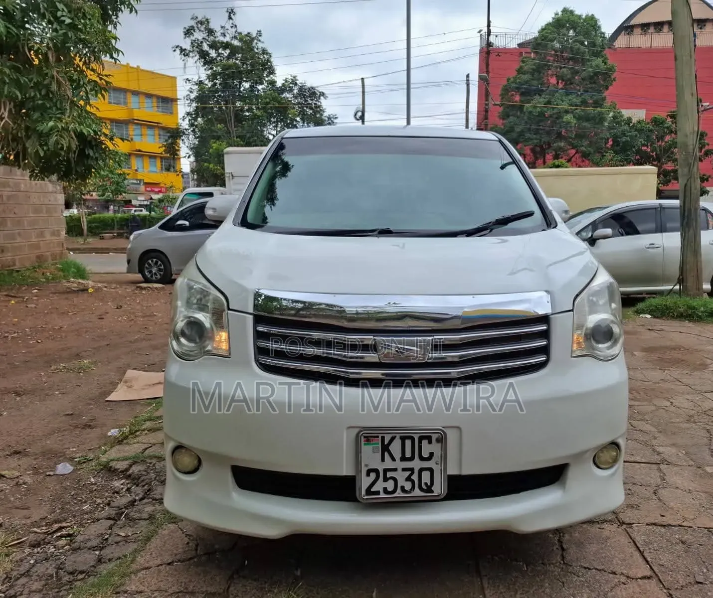Toyota Noah 2013 White