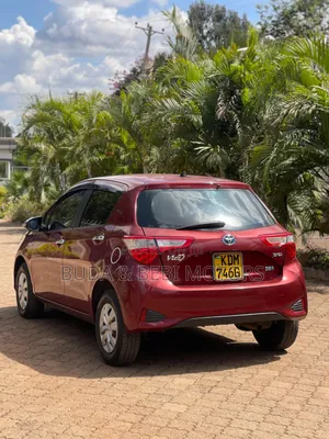 Toyota Vitz 2017 Red
