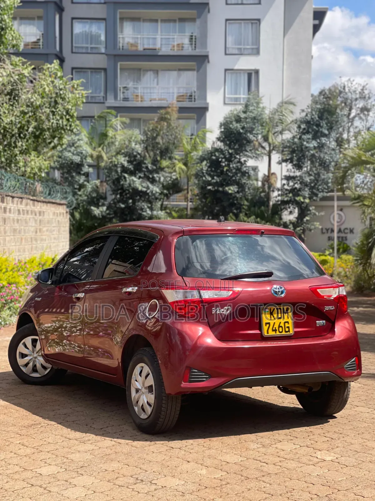 Toyota Vitz 2017 Red