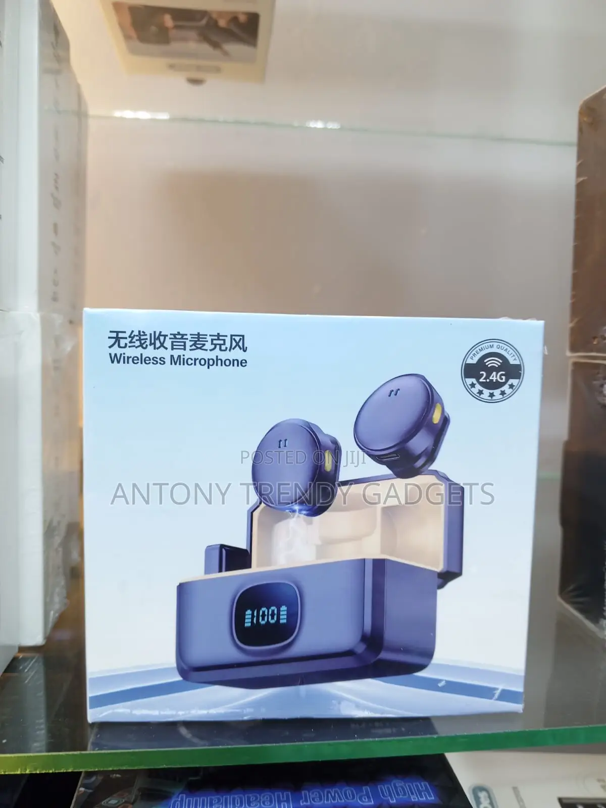 Q8 Dual Wireless Mic With Led Charging Case 20m Range