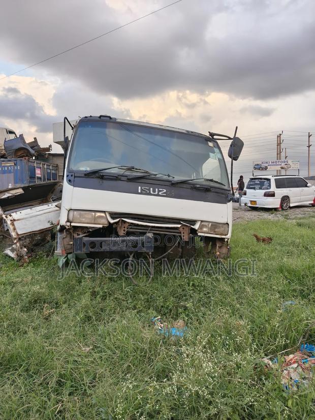 Isuzu FRR Cabin Intact - main view