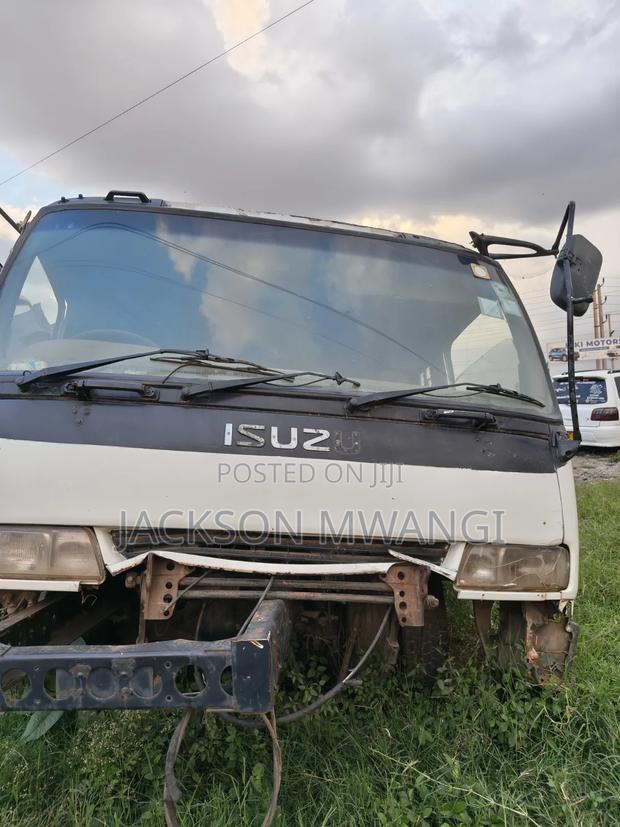 Isuzu FRR Cabin Intact - thumbnail 4