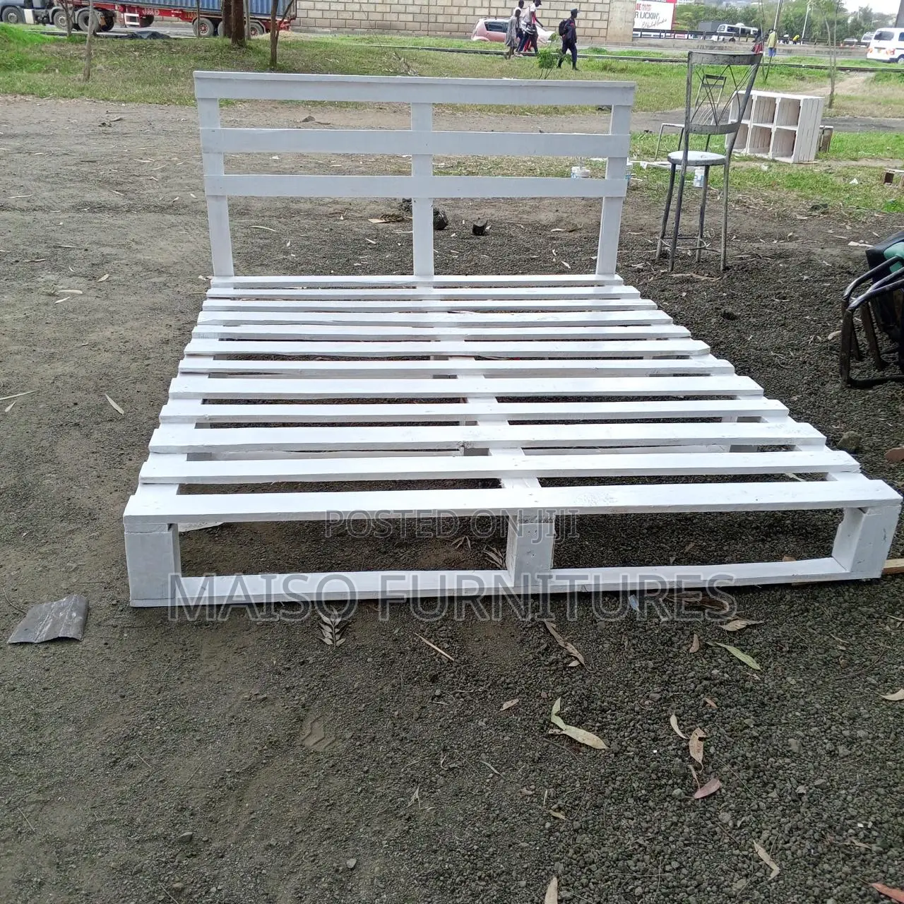 White 4*6 Pallet Bed
