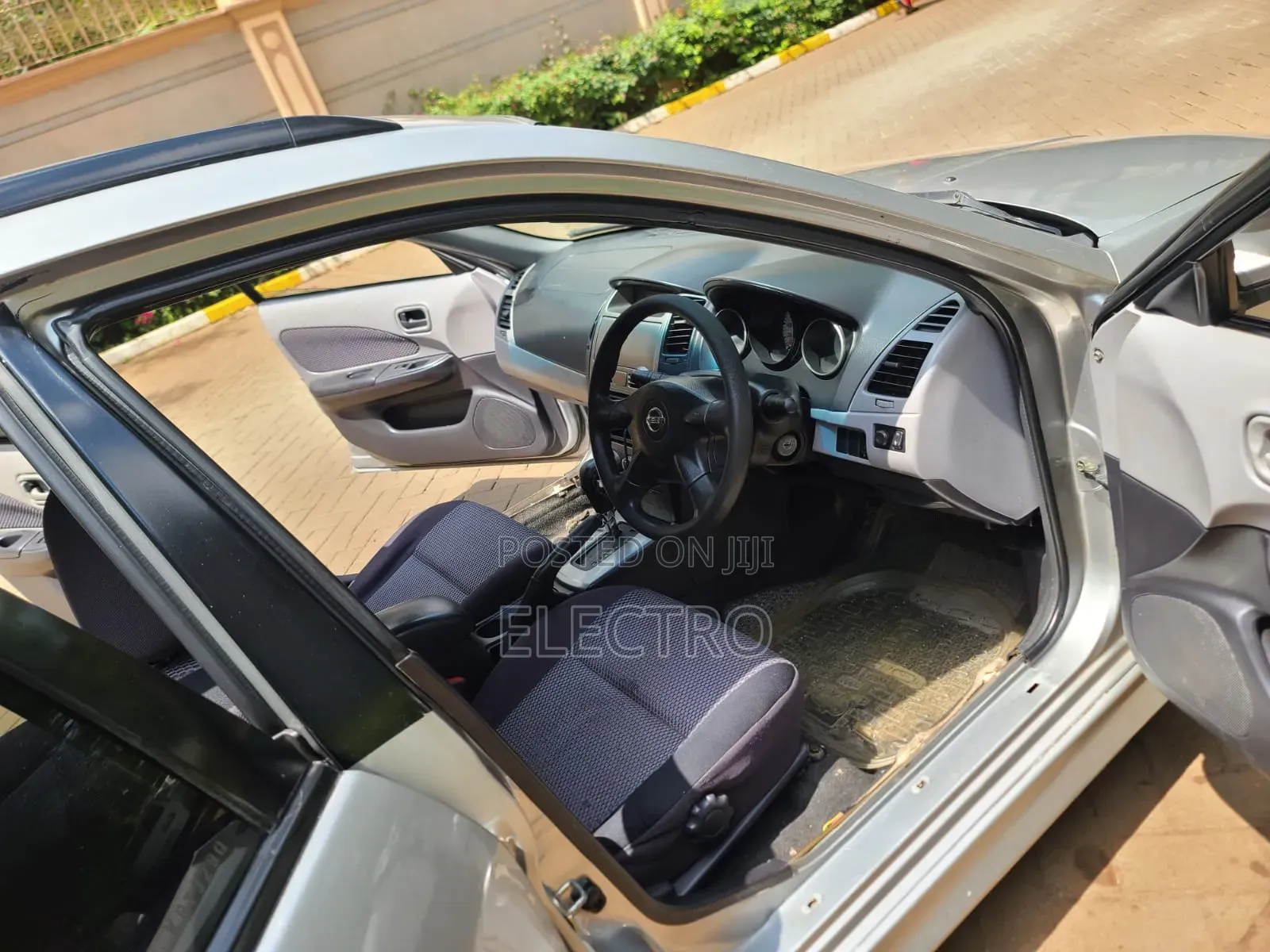 Nissan Wingroad 2005 Silver